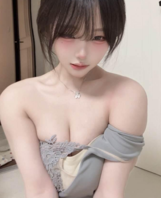 抖音童锣烧岛遇日常192P18V:那个叫“铜锣烧”的女孩,用192张图和18个视频把每一天都做成了一道治愈系甜点