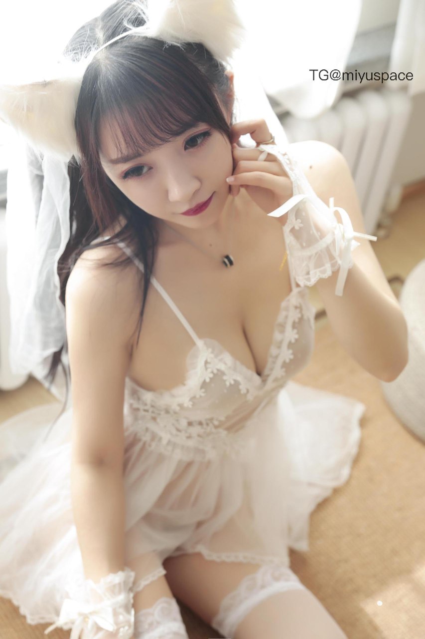 抖音小女巫露娜岛遇日常:小女巫是她的职业,露娜是月亮女神,这个女孩把魔法和神话揉在了一起
