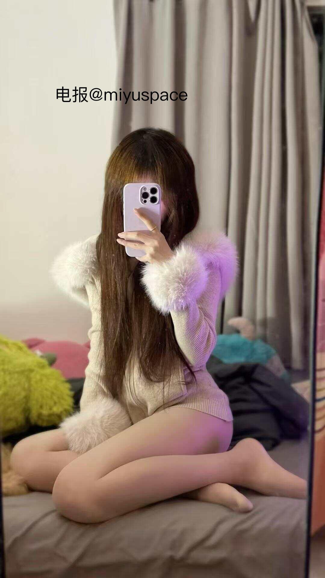 抖音莹莹iio岛遇日常:莹莹是晶莹剔透,iio是她的神秘后缀,这个女孩把清澈和神秘揉在了一起