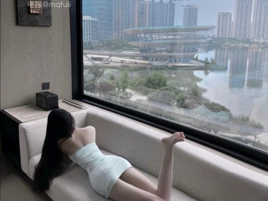 抖音小甜酒子岛遇日常:小甜酒是微醺的甜蜜,子是日系后缀,这个女孩把甜度和醉意揉在了一起
