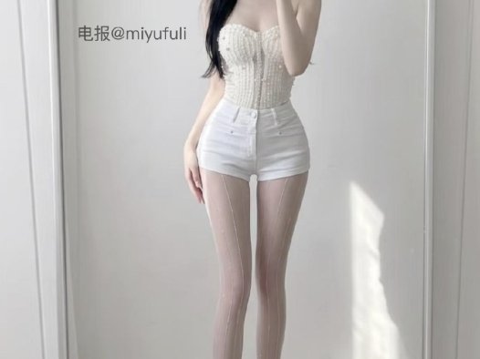 抖音小白猫岛遇日常:小白猫是猫界最纯净的存在,这个女孩把纯真和可爱揉在了一起